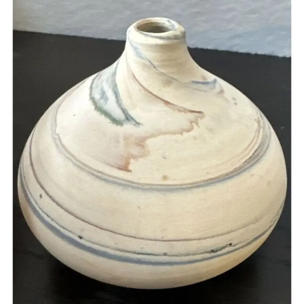 Small Pottery Vase,‎ Signed 4